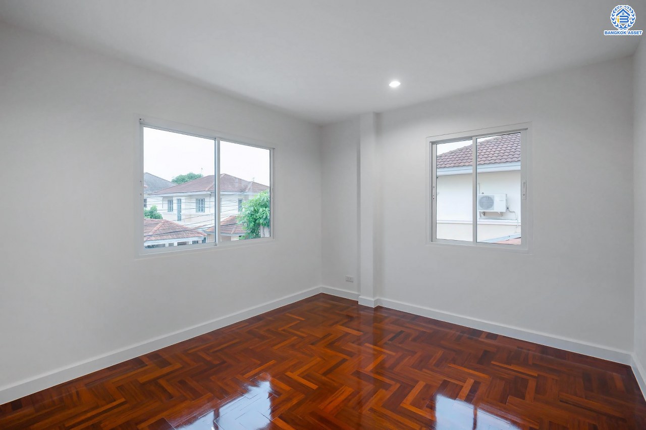 บ้านมือสองตกแต่งใหม่ โครงการ ชัยพฤกษ์ บางบัวทอง จากแบรนด์ LH หลังใหญ่กว่า 62.6 ตร.ว. ฟังก์ชัน 3 ห้องนอน 2 ห้องน้ำ จอดรถได้ 2 คัน พร้อม Facilities ครบครัน บนทำเลเดินทางสะดวก ติดถนนบางกรวย-ไทรน้อย ใกล้เซ็นทรัลเวสต์เกต และรถไฟฟ้าสายสีม่วง "สถานีบางพลู"...